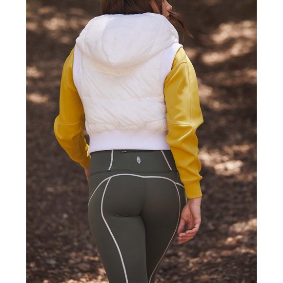 NWT FP Movement Nature Seeker Puffer Vest / White - Picture 4 of 9